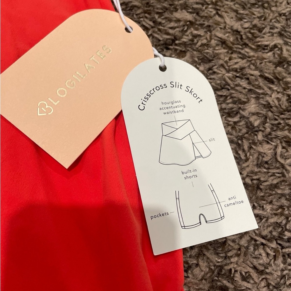 Blogilates NWT criss cross skort with slit medium - Picture 2 of 4